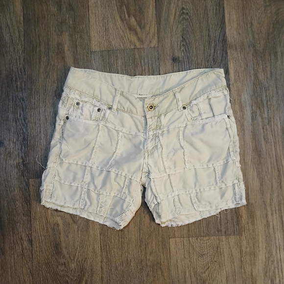 Sundance 100% Cotton Layered and Frayed Shorts.  - Picture 2 of 11